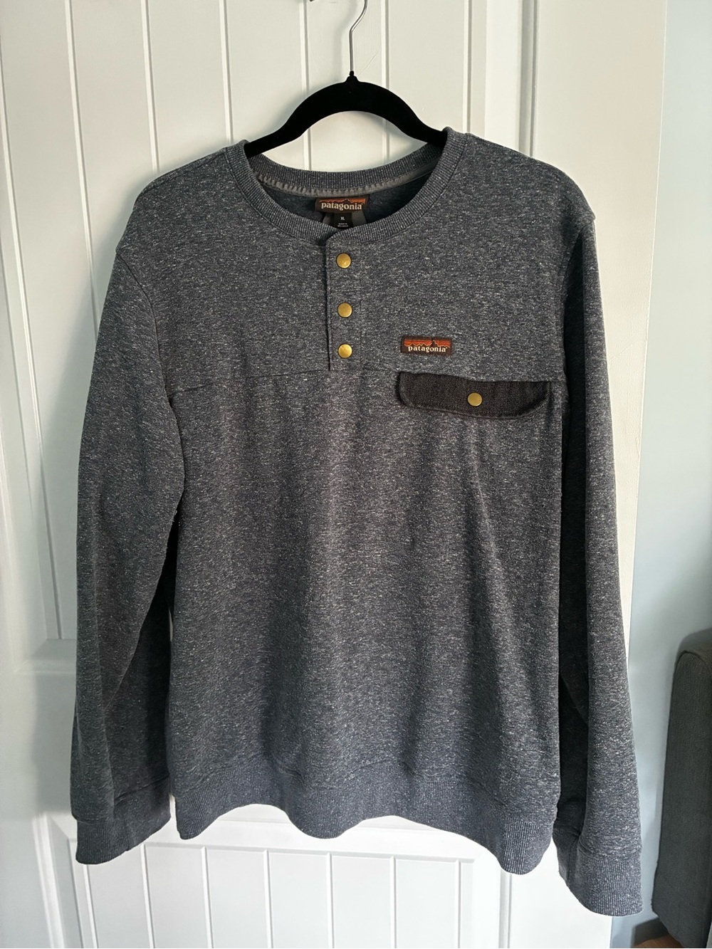 Patagonia Women’s Dark Heather Gray Sweatshirt with Chest Pocket
